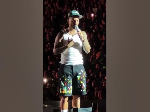 Video thumbnail for 🚨 Maluma le da una lección a mamá en pleno concierto en CDMX 🚨