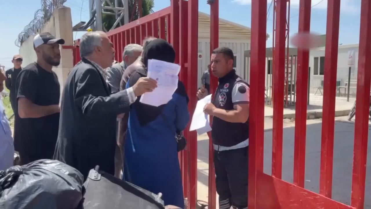 Video thumbnail for Turkey: Border crossing reopens to civilians in Sanliurfa.
