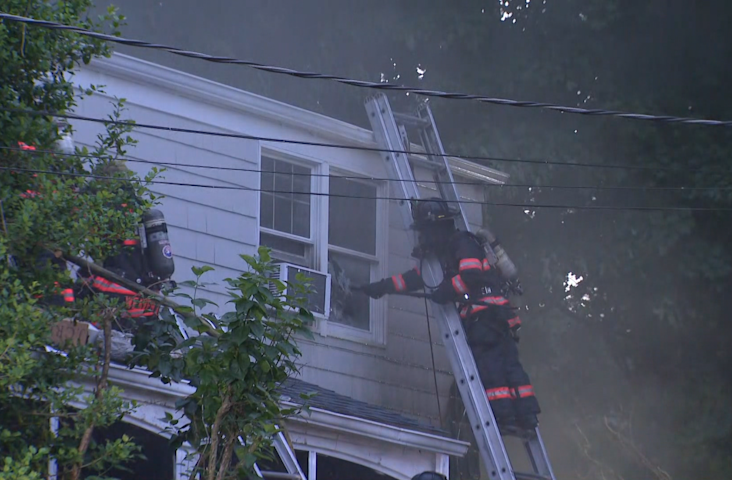 Video thumbnail for Fire extinguished after Tarrytown house blaze claims one life overnight