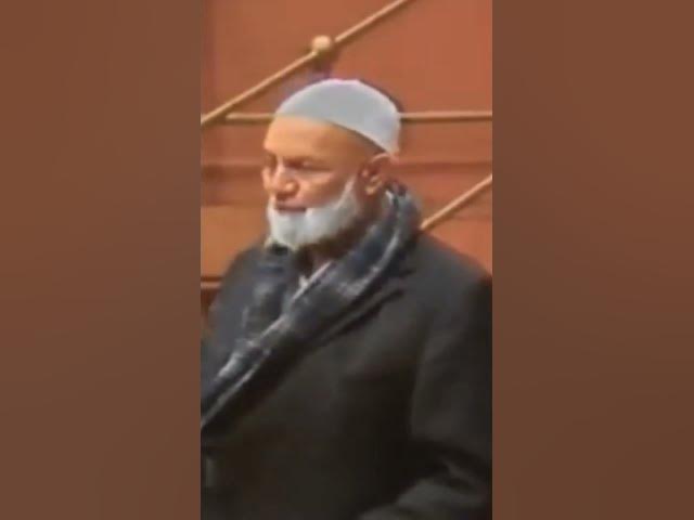 Video thumbnail for Ahmed deedat open challenge to Christians 1/13.