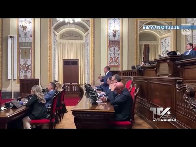 Video thumbnail for Non passa la mozione di sfiducia al Presidente della regione siciliana Renato Schifani presentata da