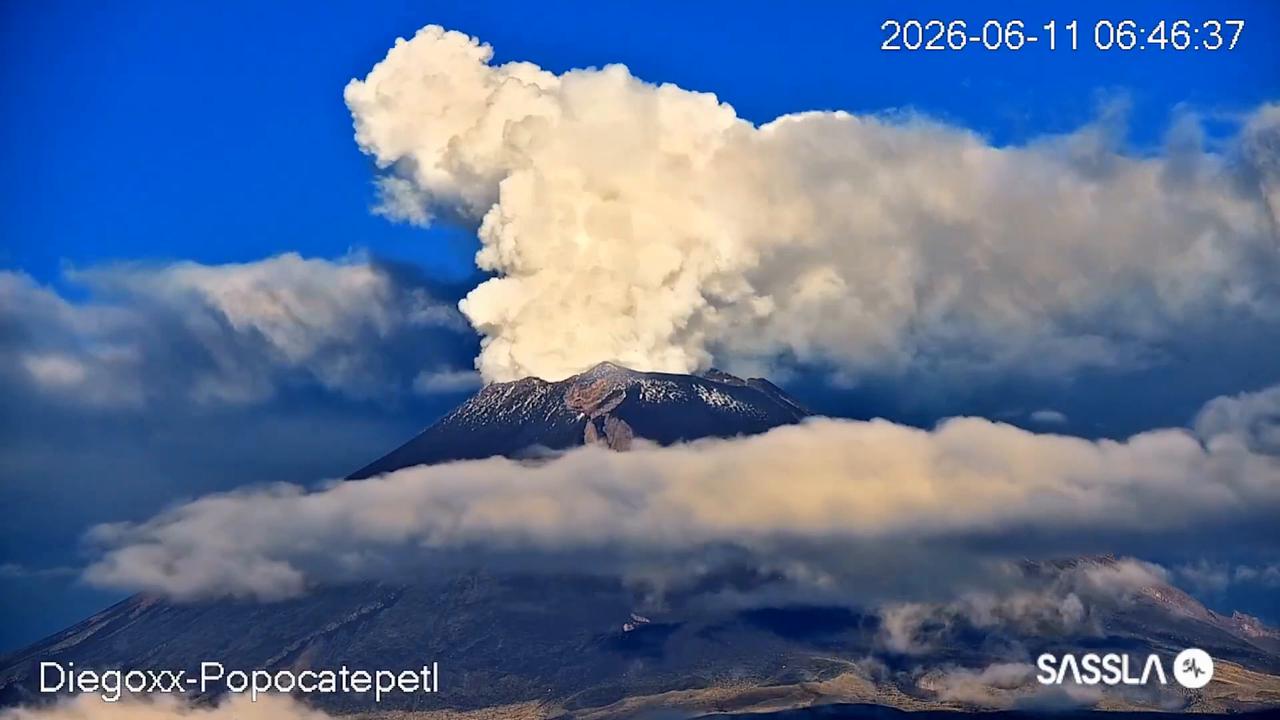 Video thumbnail for Mexico: Massive smoke column rises from Popocatepetl volcano in Mexico.