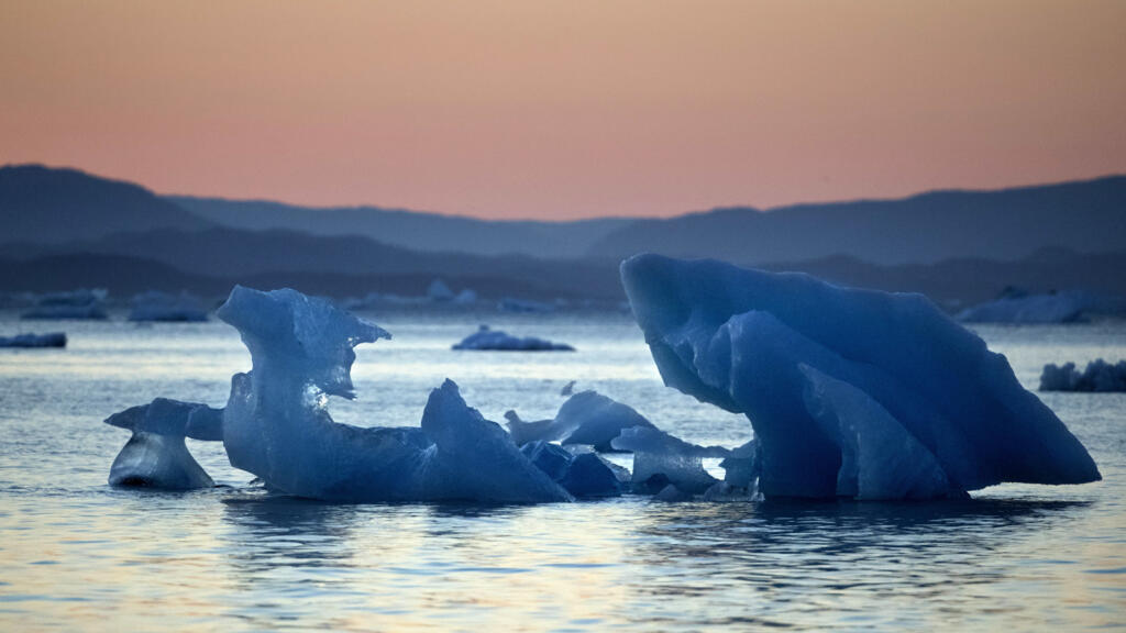 Video thumbnail for UN calls for 'urgent action' over oceans' 'deepening crisis'