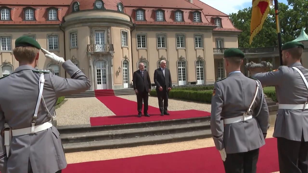 Video thumbnail for Germany: German president welcomes Algerian counterpart for cooperation talks in Berlin.