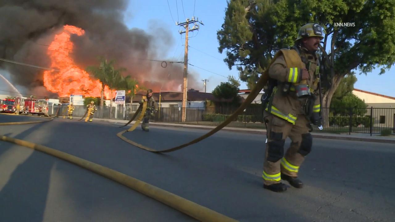 Video thumbnail for US, Los Angeles: Pomona 2 Alarm Pallet Fire.