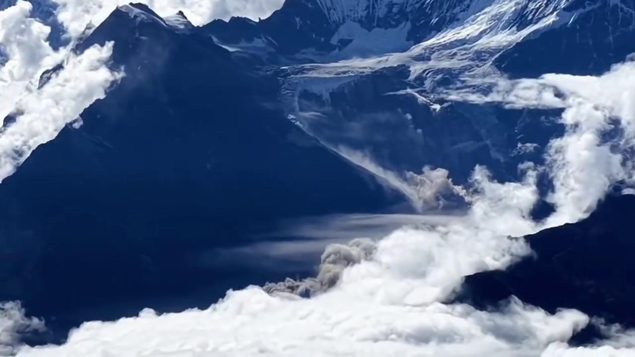 Video thumbnail for China: Glacier Collapse Triggers Mudslide Near Gyirong.