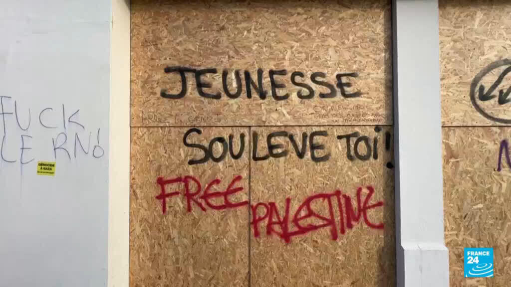 Video thumbnail for France: 1.314 arrested during protests across the country