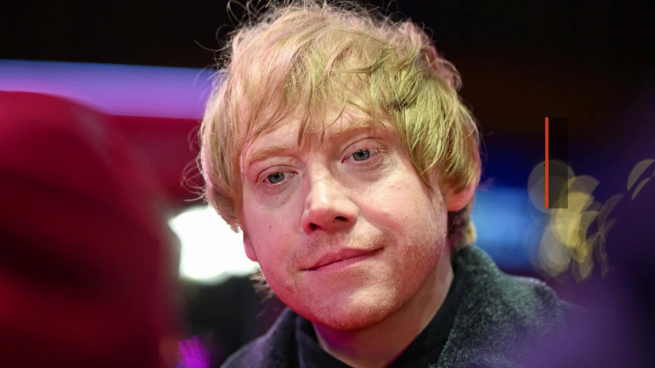 Video thumbnail for Rupert Grint retrouvera bientôt la baguette magique de Ron Weasley.