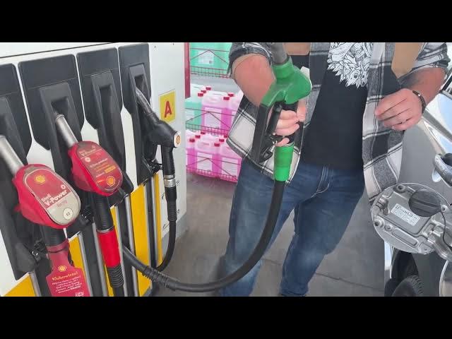 Video thumbnail for Suzuki Swift VII – How to Refuel