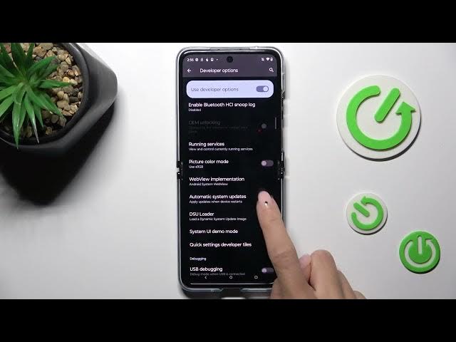 Video thumbnail for How to Turn On Automatic System Updates on a MOTOROLA Razr 40 Ultra