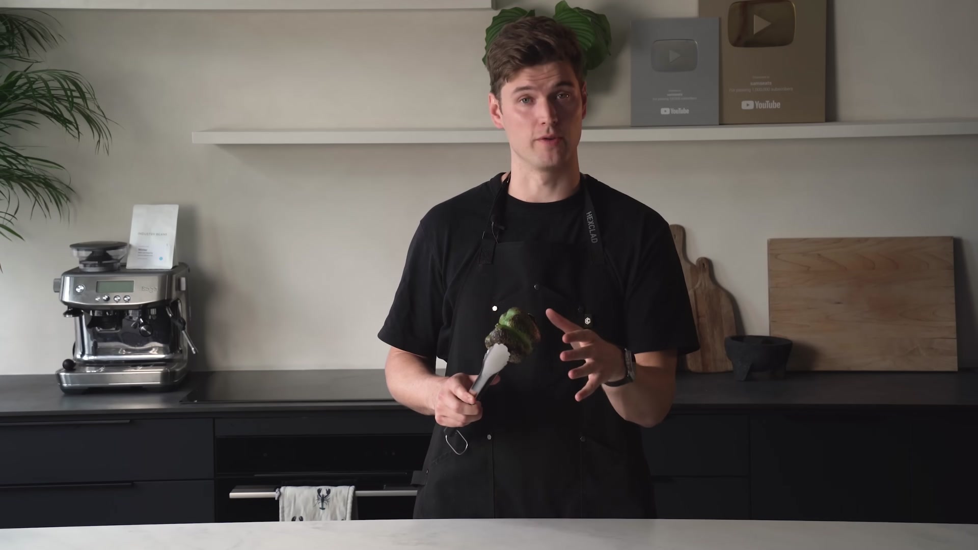 Video thumbnail for Making The BEST Homemade Chili ¦ SAMSEATS (2160p 25fps AV1 128kbit AAC)