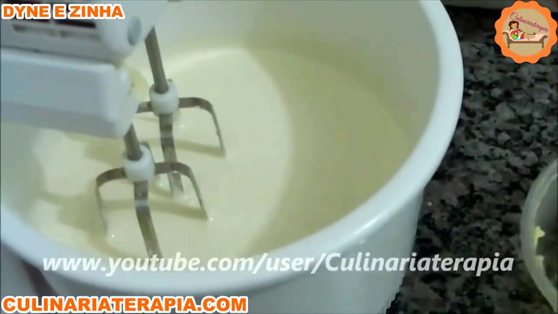 'Video thumbnail for Como Fazer Bolo Super Fofinho Amanteigado de Laranja com Cobertura Ensinado por Especialista'