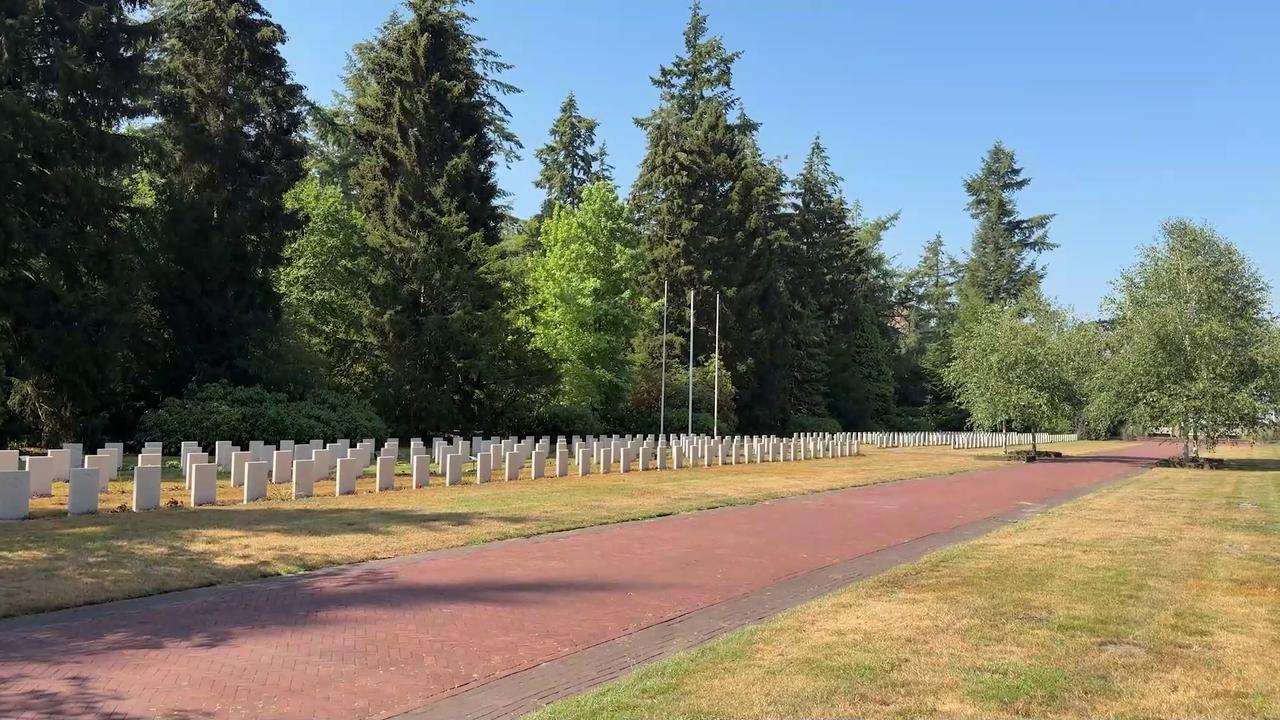 Video thumbnail for Netherlands: Russian diplomats visit Soviet Field of Honor in Netherlands.