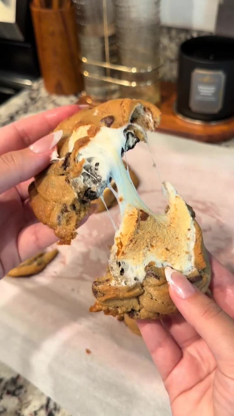 Video thumbnail for Gooey Smores Chocolate Chip Oreo Cookies in Five Minutes