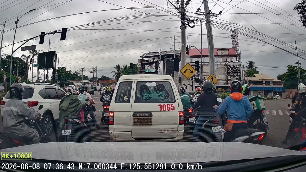 Video thumbnail for Massive Earthquake Rocks Davao City Traffic Lights