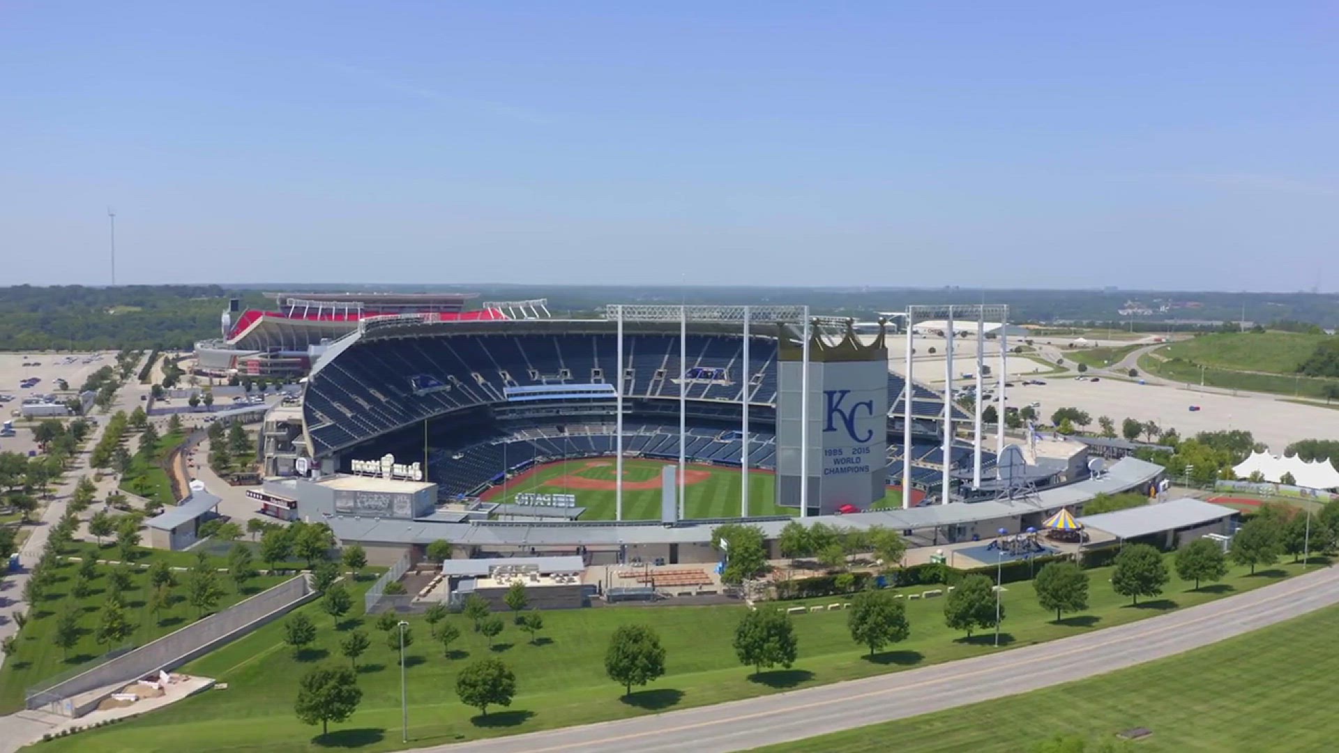 Video thumbnail for Ed_Kelce_and_Taylor_Swift_Unite