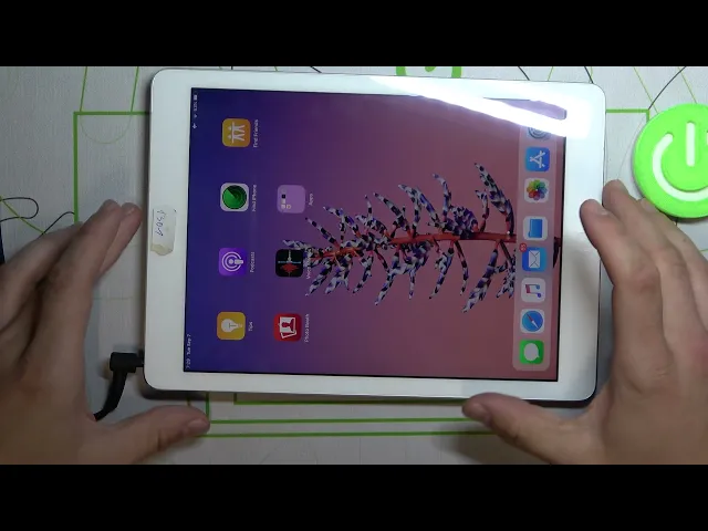 Video thumbnail for How to Connect Wired Headphones with iPad Air 1  - Link Headphones