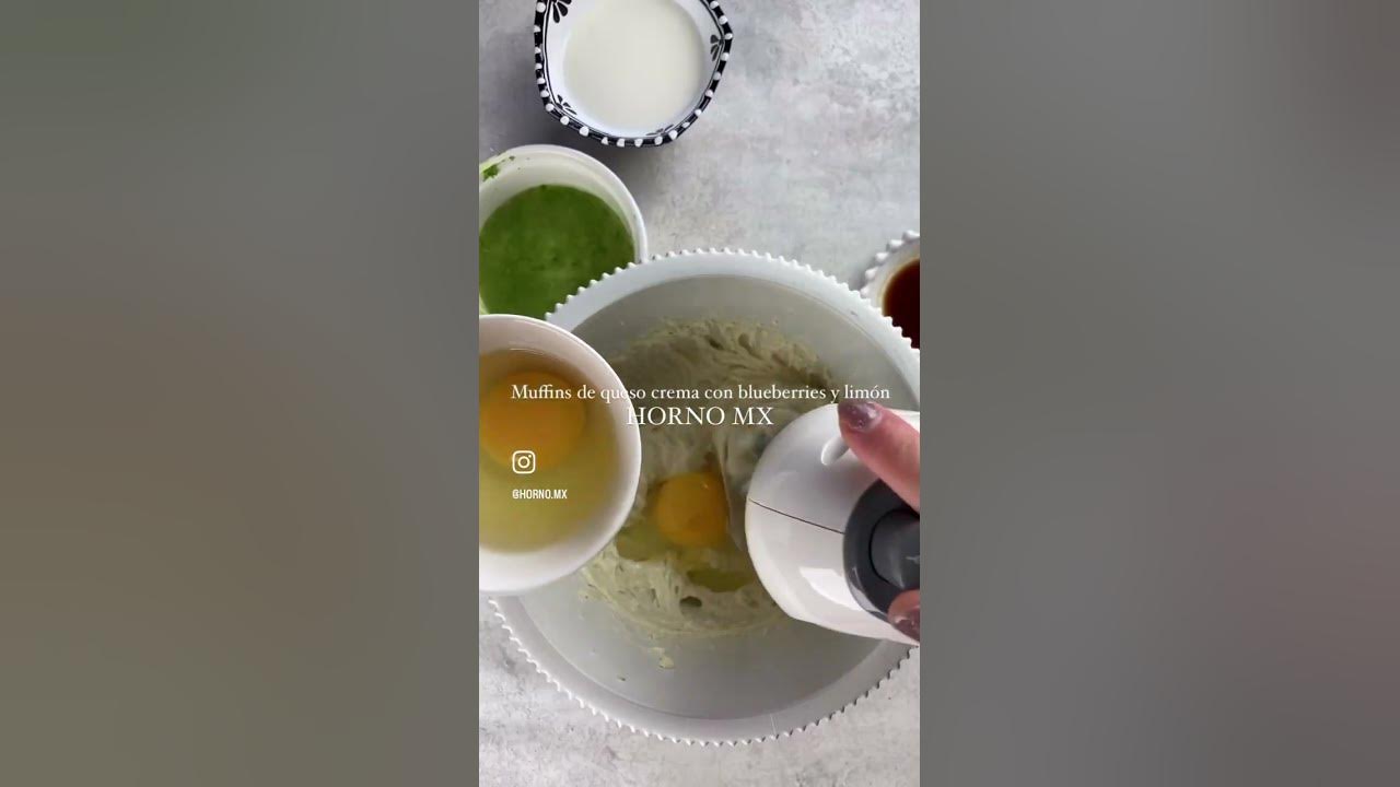 Video thumbnail for Muffins de queso crema con blueberries y limon receta Horno MX #shorts