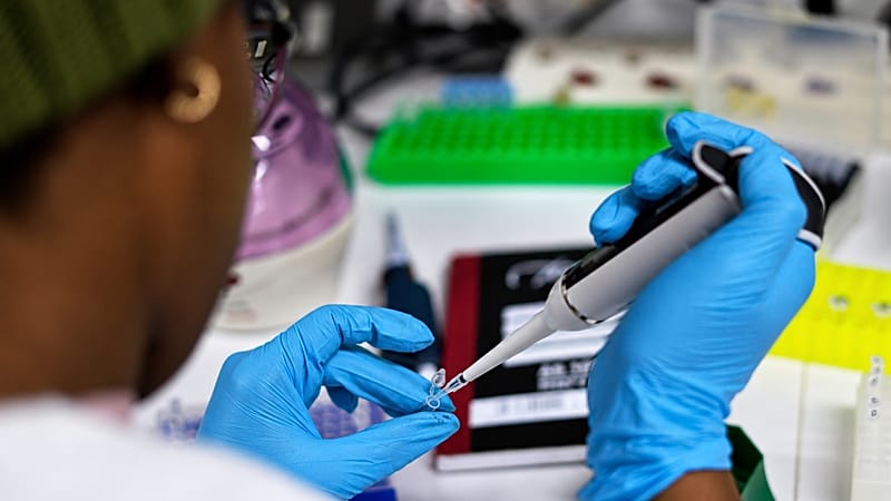 Video thumbnail for African lab scientists gather in Togo to discuss challenges amid Ebola crisis