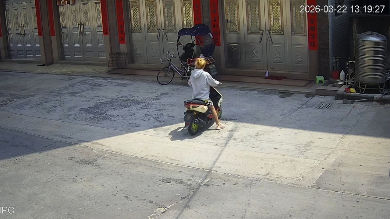 Video thumbnail for Scooter Crash Sends Boy Flying Into Gate!