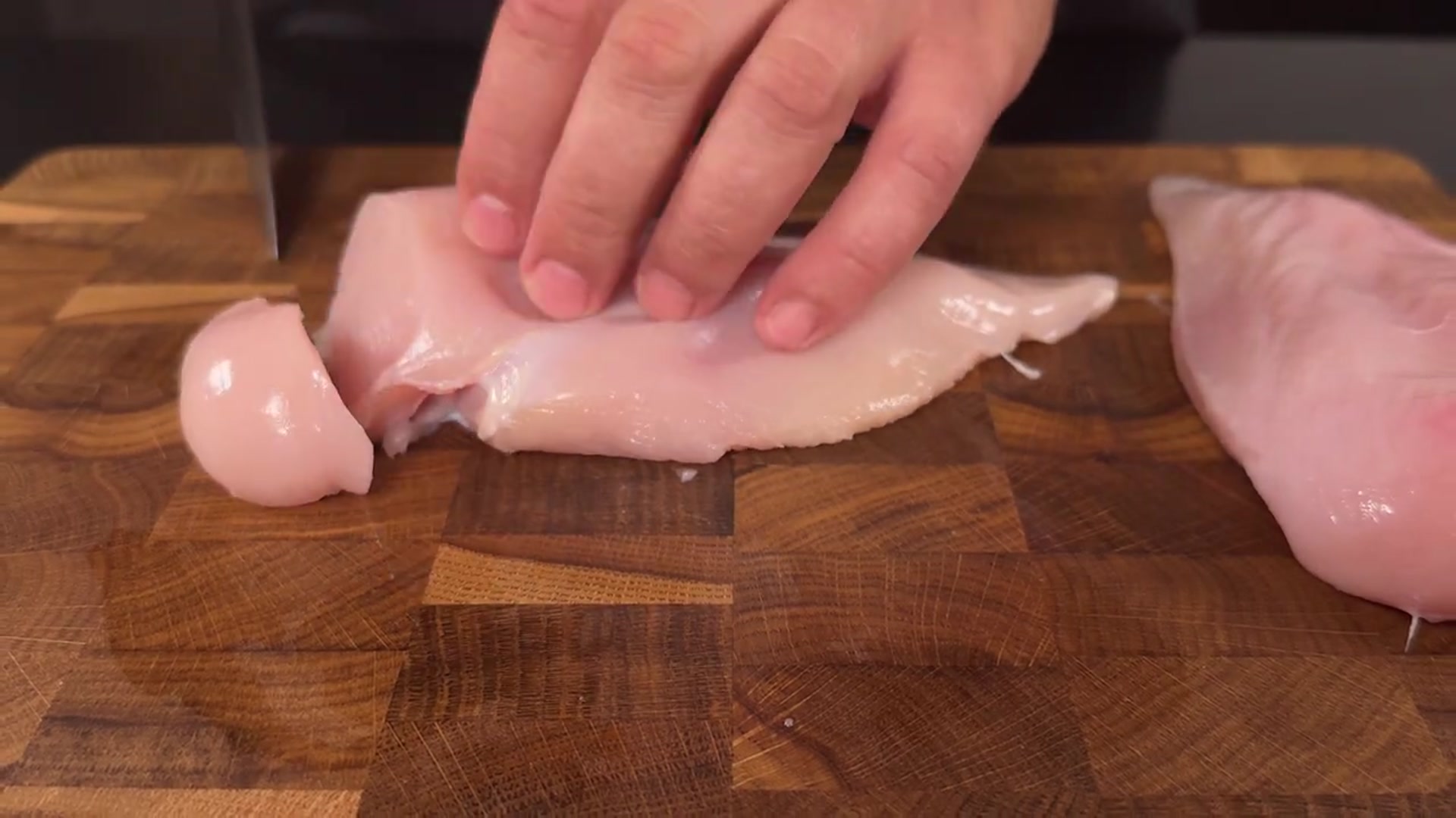 Video thumbnail for No more dry chicken! I've never had chicken in such a delicious sauce! (720p_30fps_H264-128kbit_AAC)