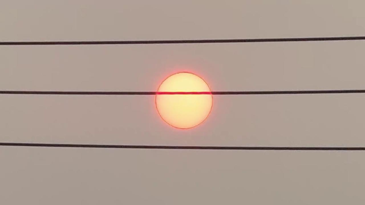 Video thumbnail for US: Smoke from Canadian Wildfires Bankets Rochester, NY.