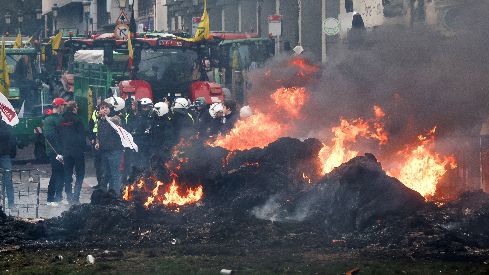 Video thumbnail for EU-Mercosur trade deal delayed amid farmer and environmental opposition