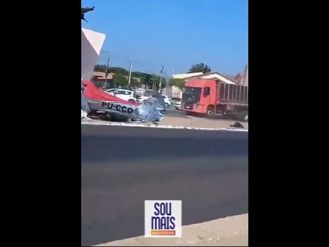Video thumbnail for Avião atinge van e moto antes de cair e deixa dois gravemente feridos no Piauí
