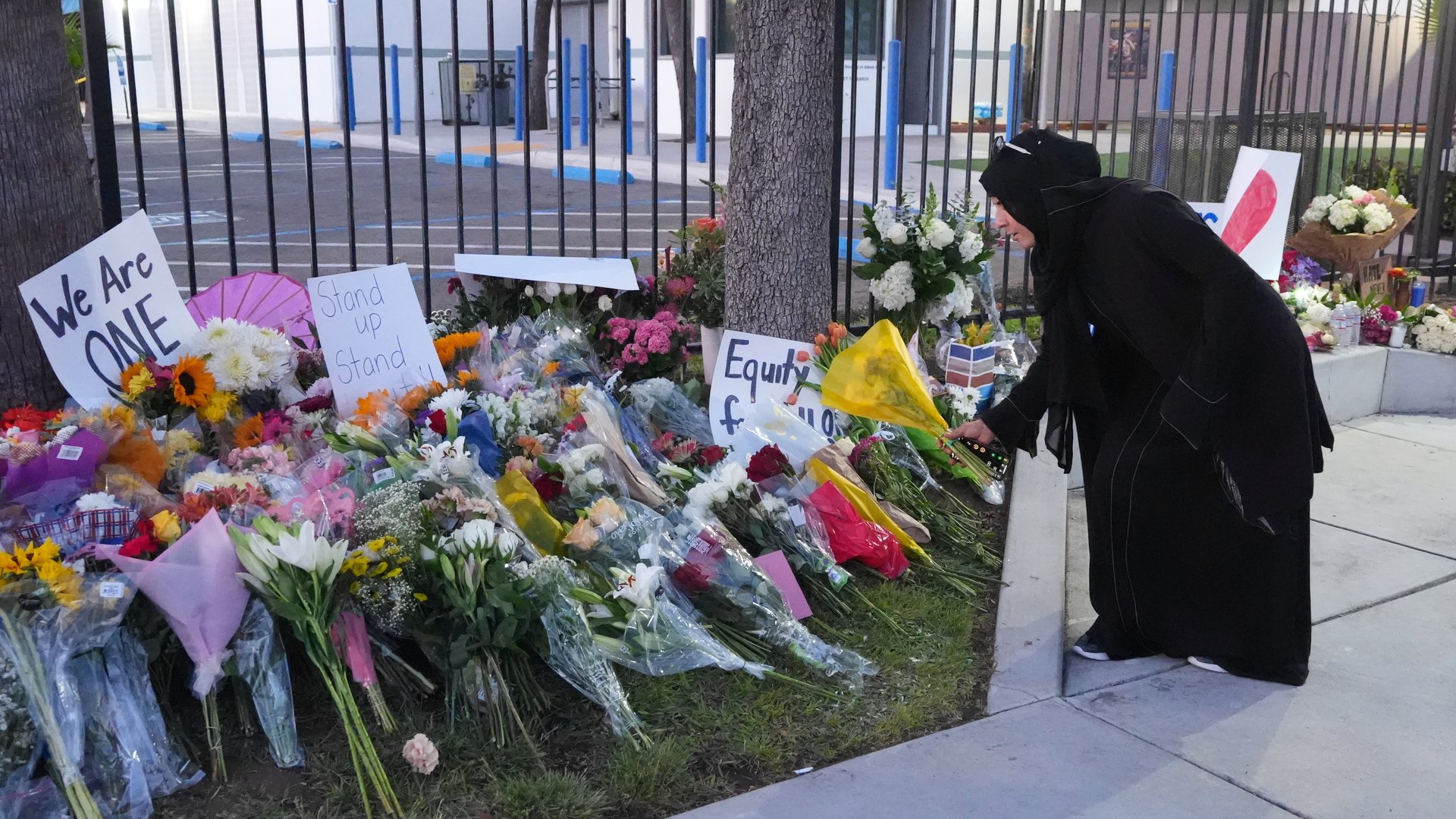 Video thumbnail for FBI says mosque shooting suspects drew inspiration from mass killers