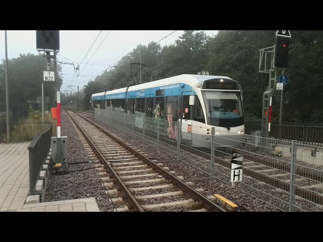 Video thumbnail for Saarbahn fährt in Heusweiler / Schulzentrum in Richtung Lebach ein