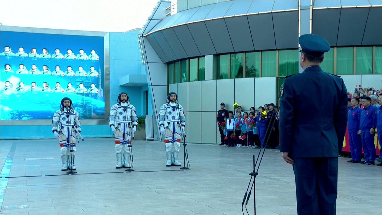Video thumbnail for China: Astronauts attend send-off ceremony in Jiuquan.