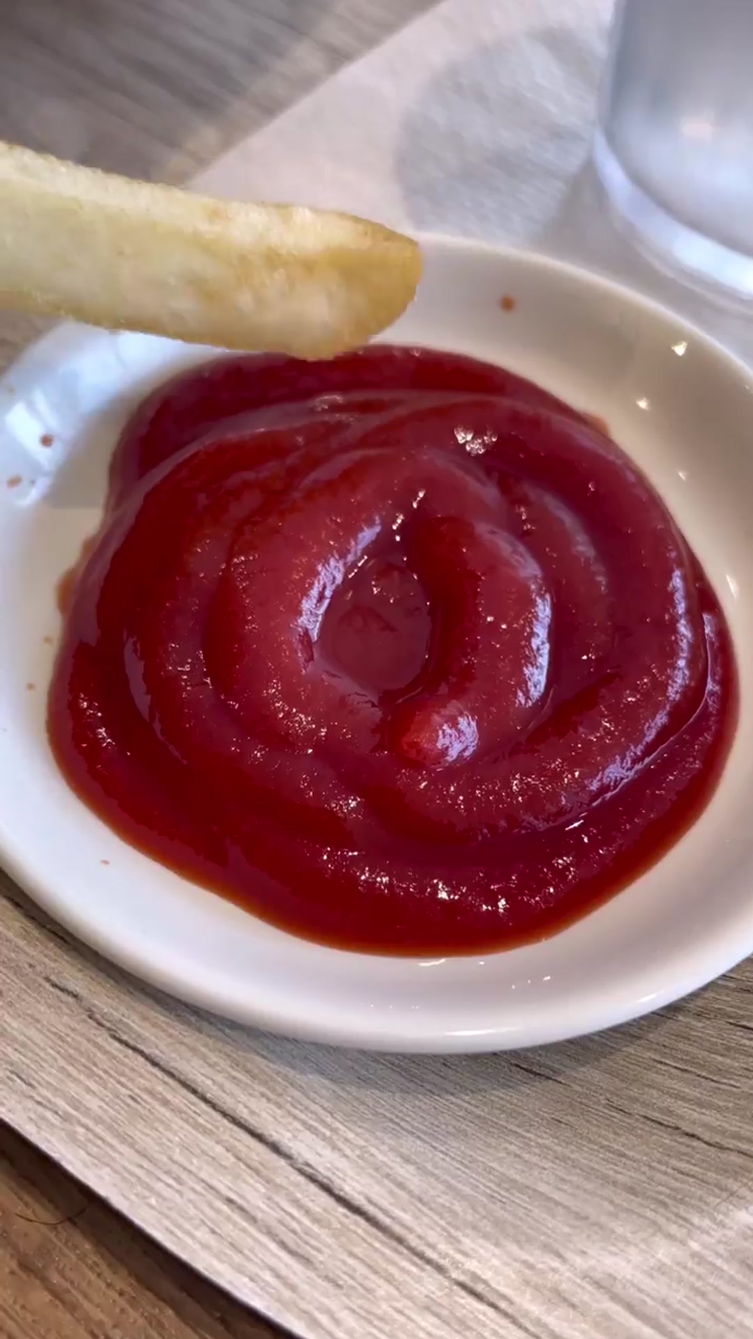 Video thumbnail for Rice Burger   Matcha Milkshake - Mos Burger Japan(720P_60FPS)