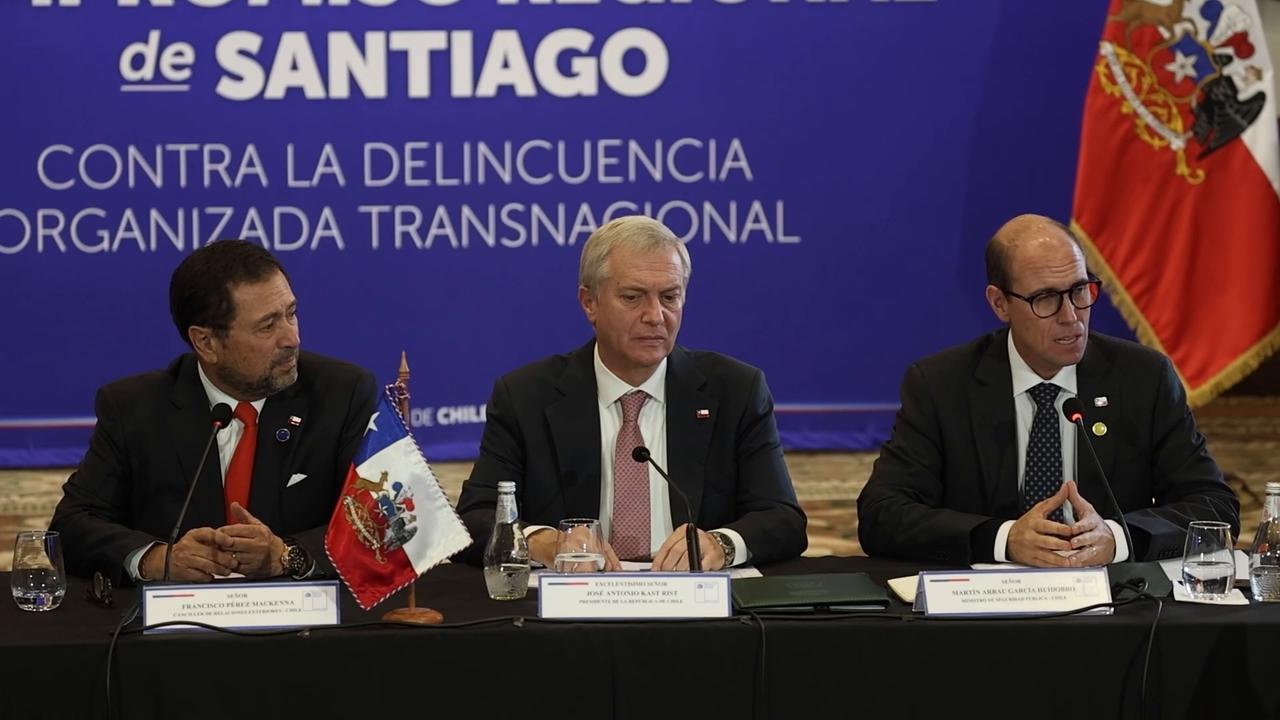 Video thumbnail for Chile: Five Latin American nations sign anti-crime pact in Santiago.