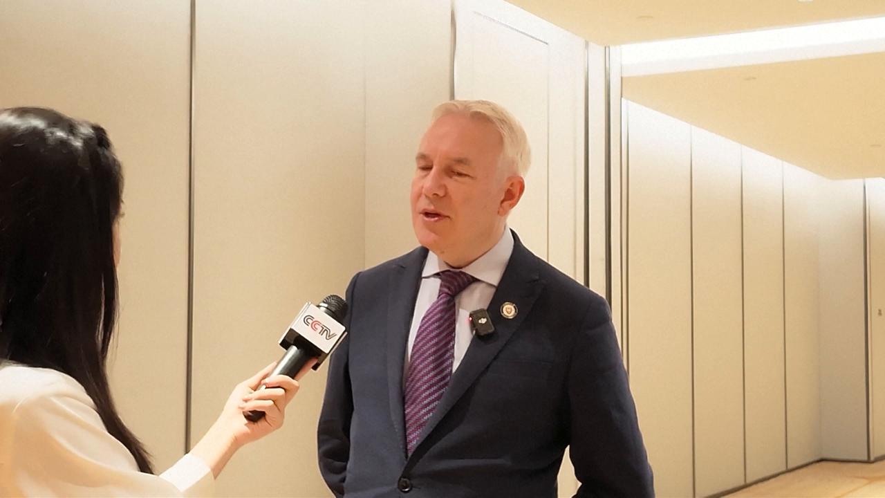 Video thumbnail for China: More China-U.S. cooperation in AI means greater global benefits: Oxford scholar.
