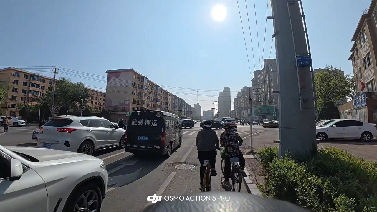 Video thumbnail for Bicycle Crash Sparks Roadside Clash in Liaoning
