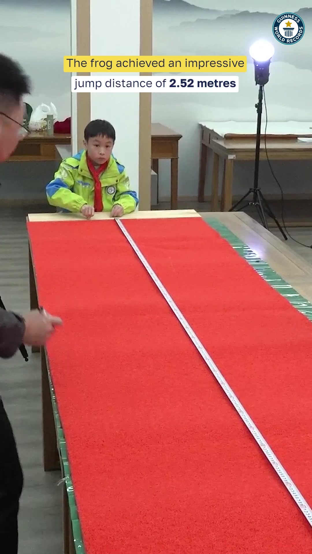 Video thumbnail for Farthest jump of an origami frog - 2.52 metres (8 ft 23.2 in) by Liang Chenhao
