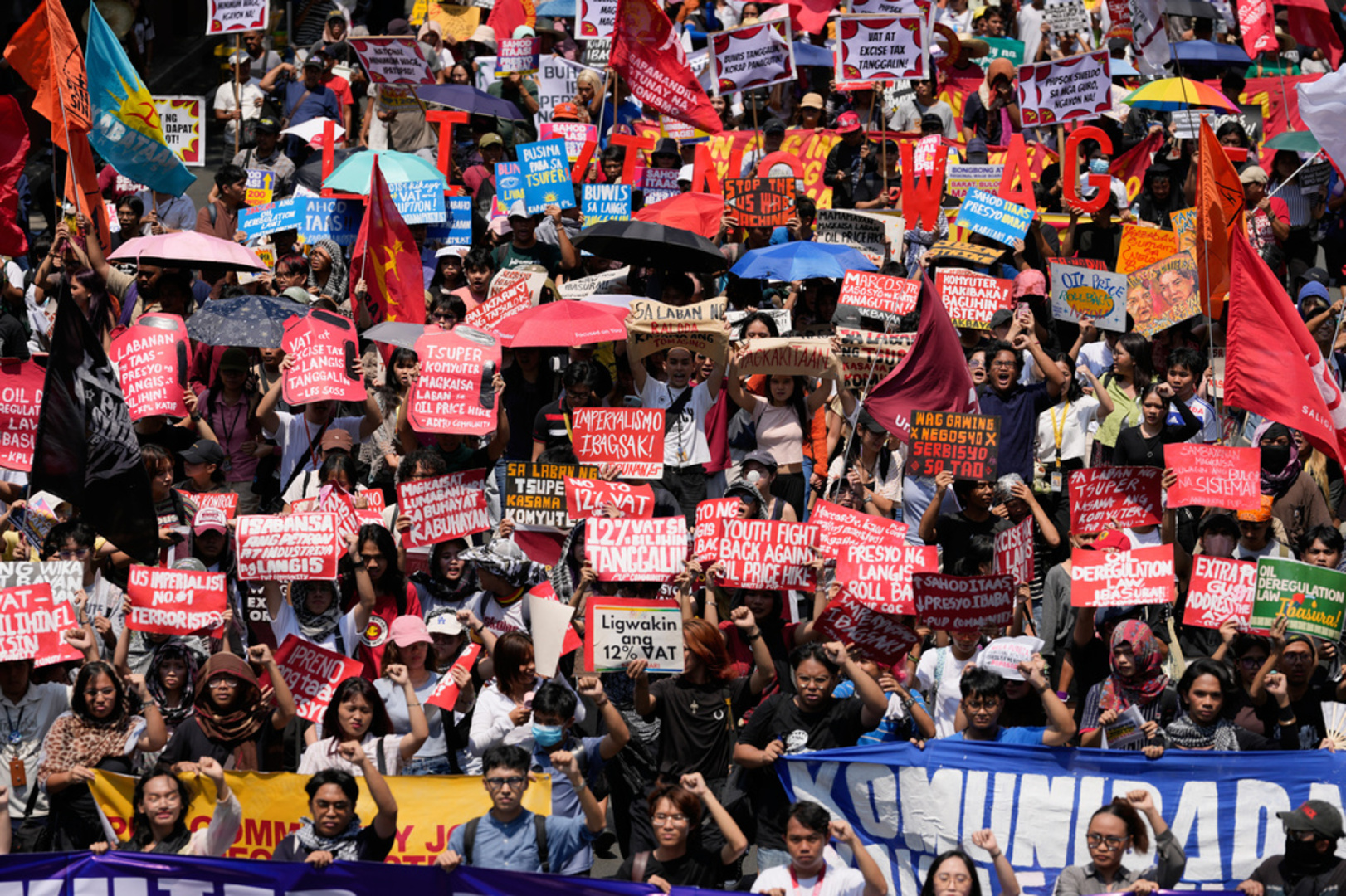 Video thumbnail for Iran war fallout: Philippines workers protest over fuel cos
