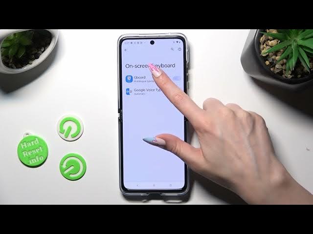 Video thumbnail for How to Enter Text Correction Options on Motorola Razr 40 Ultra - Gboard