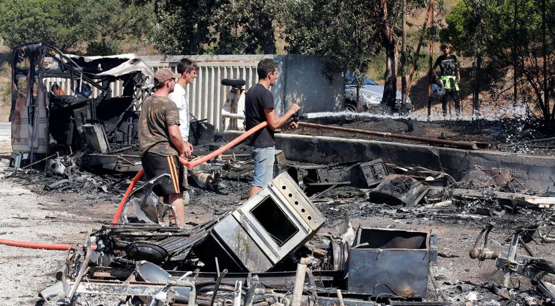 Video thumbnail for More than 360,000 evacuated as wildfires rage across France and Spain