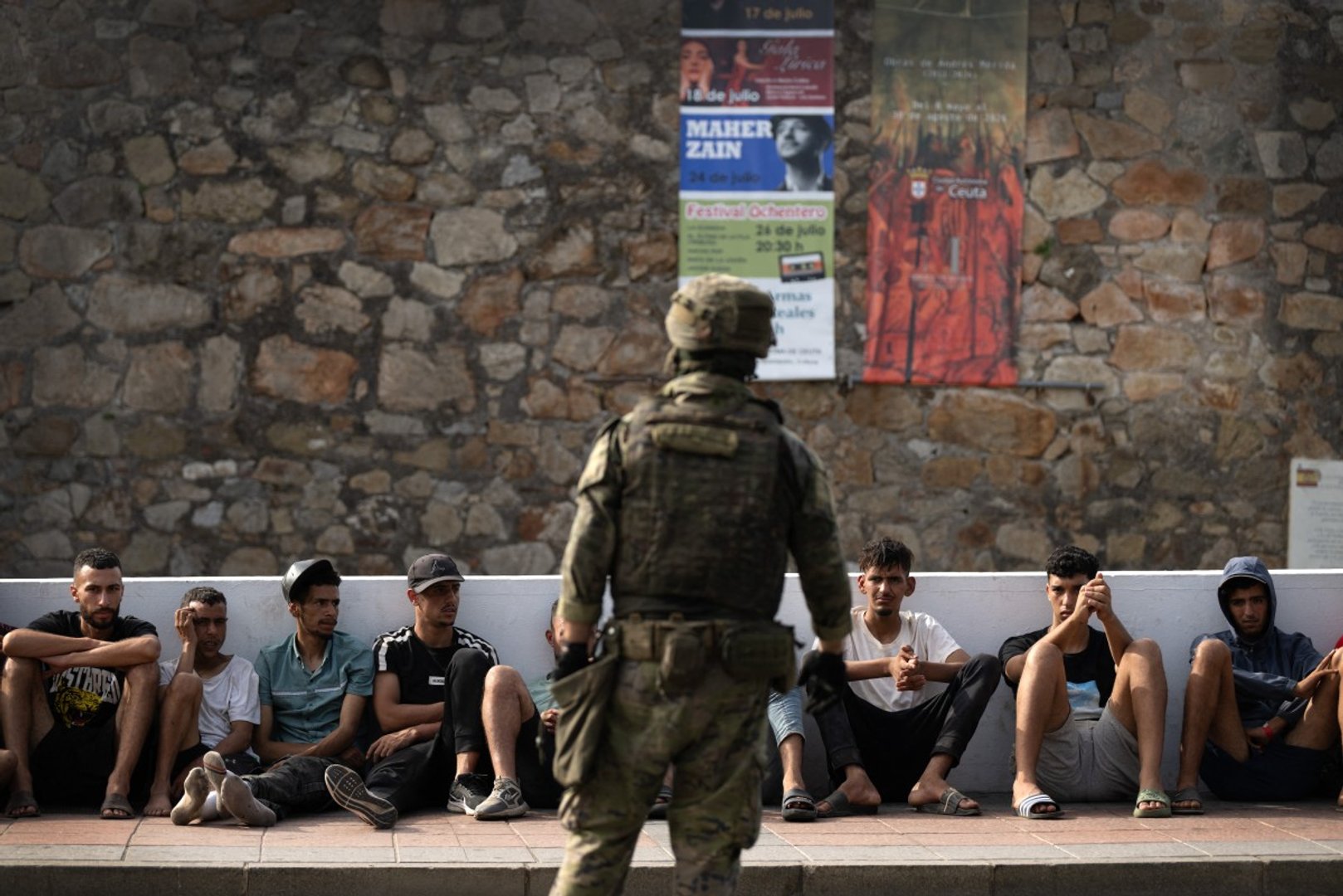 Video thumbnail for Spain border crisis: Thousands leave north African enclave after influx