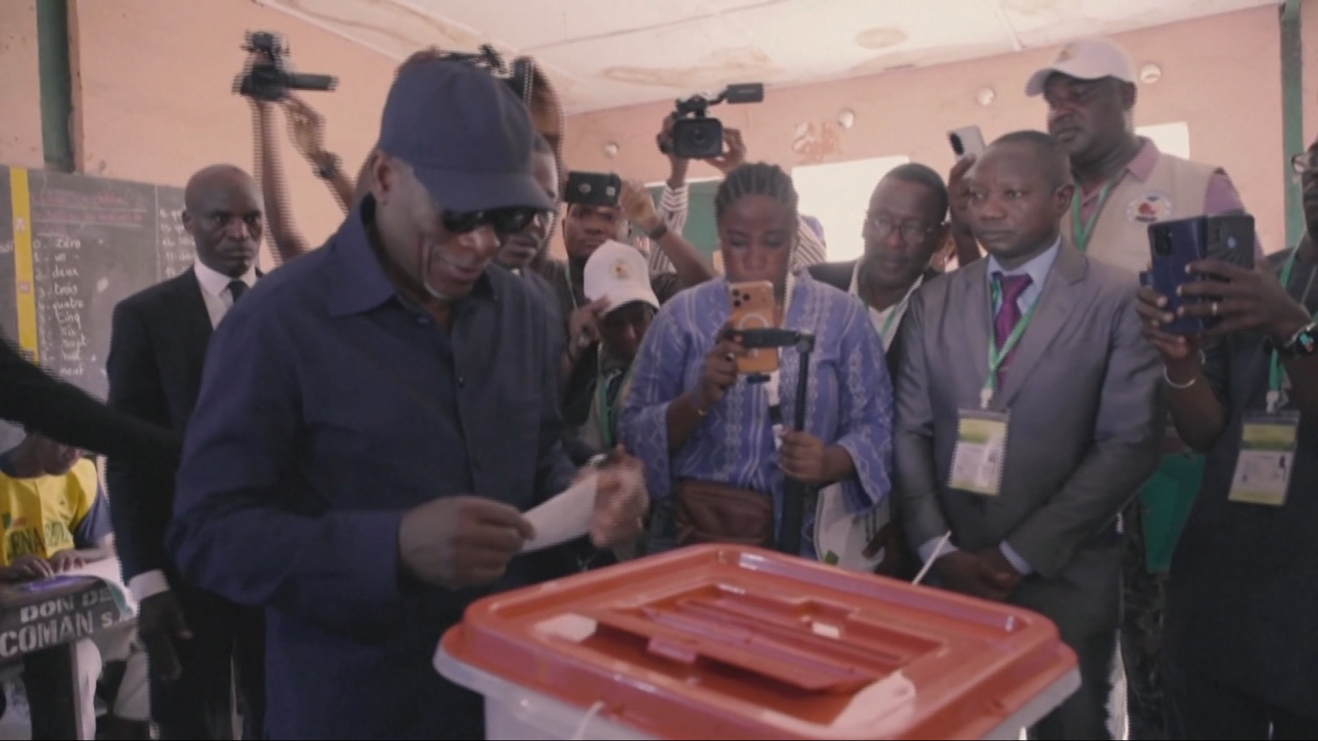 Video thumbnail for Benin election: Main opposition party not on Benin's ballot