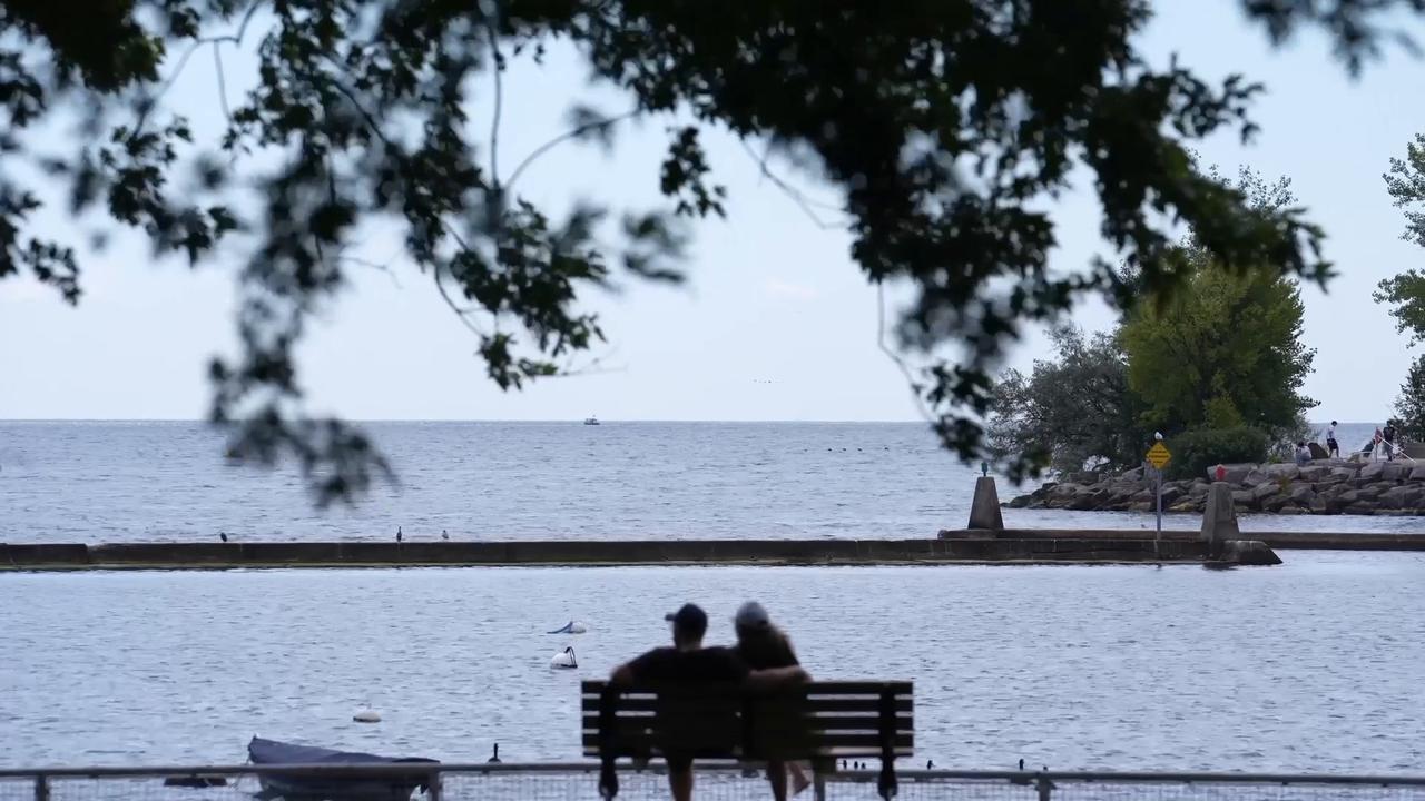 Video thumbnail for Canada: Apple renames Lake Ontario to ‘Lake America’ on US maps.