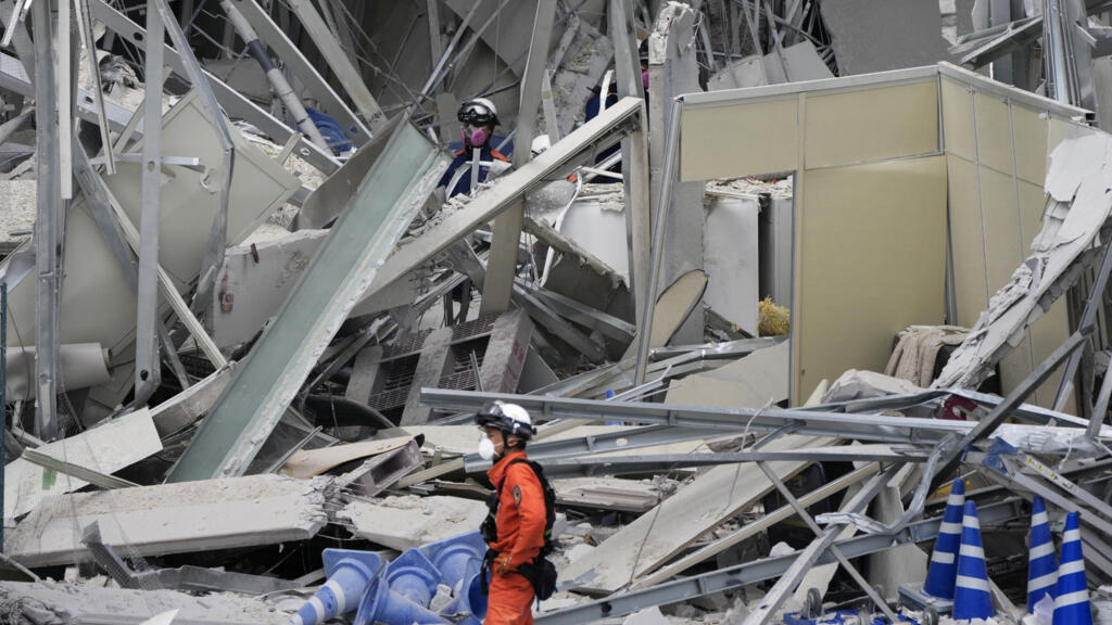 Video thumbnail for Japan searches for earthquake survivors as thousands evacuate