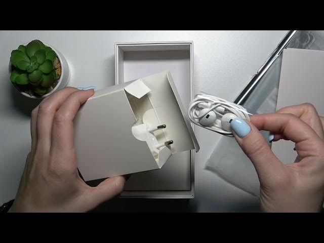 Video thumbnail for ZTE Axon 30 All Box Accessories