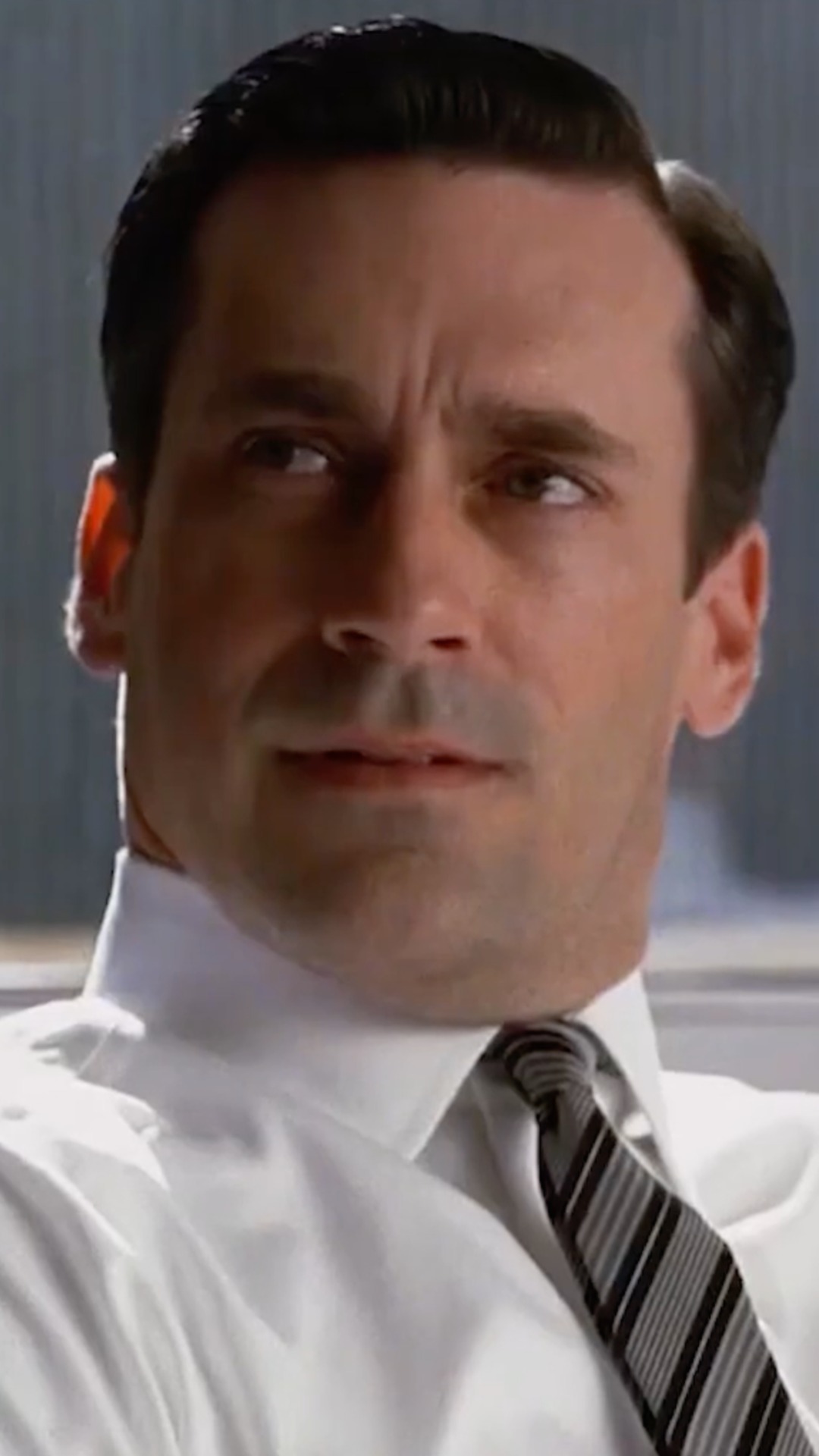 Video thumbnail for Jon Hamm Looks Completely Different With Gray Hair