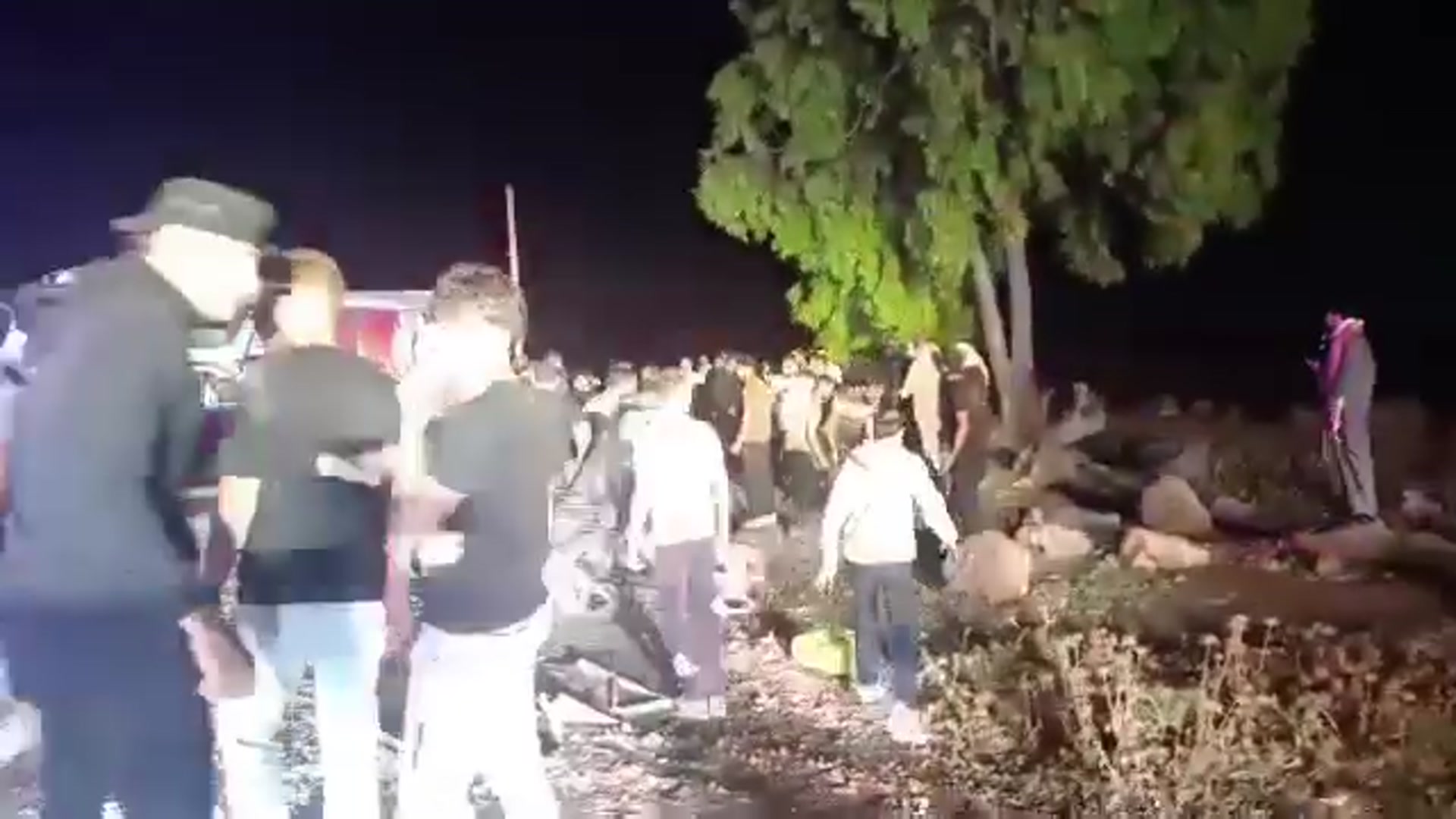 Video thumbnail for حادث مأساوي في سوريا.. وفاة 4 معتمرين وإصابة العشرات بعد انقلاب حافلة تقل لبنانيين