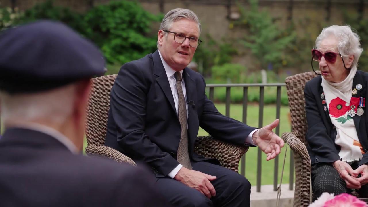Video thumbnail for 'Brought it home!' Keir Starmer sits down with veterans and cab drivers for D-Day  - WATCH