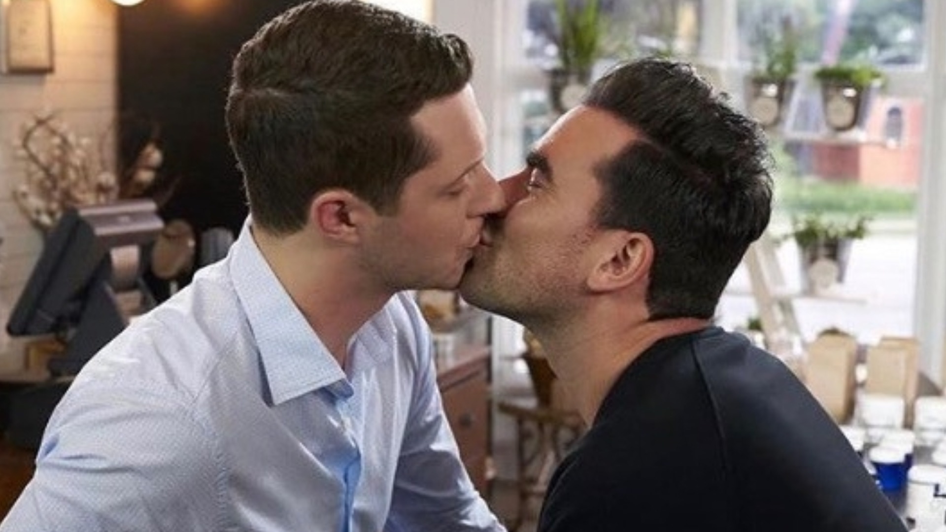 Video thumbnail for What Fans Don't Know About David & Patrick In Schitt's Creek