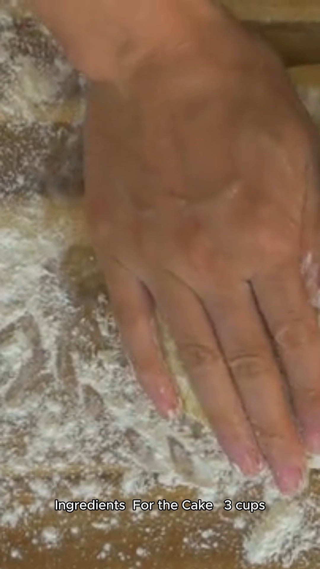 Video thumbnail for hummingbird cake recipe