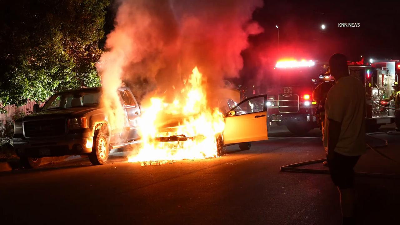 Video thumbnail for US, Los Angeles: Van Nuys Firefighters Extinguish Vehicle Blaze.